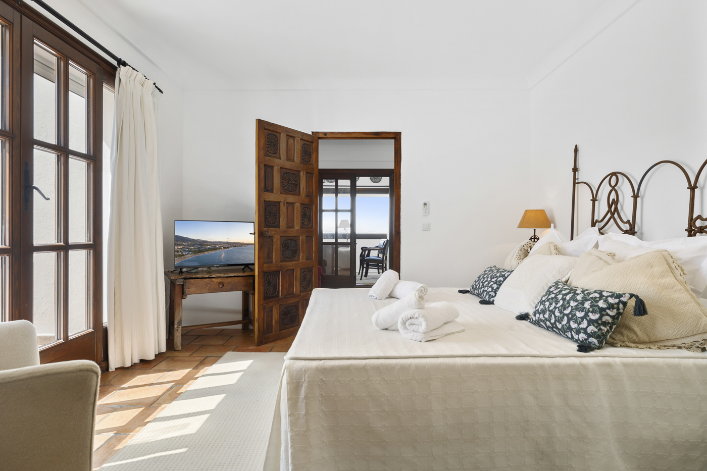 Master bedroom with study,terrace and en suite facilities